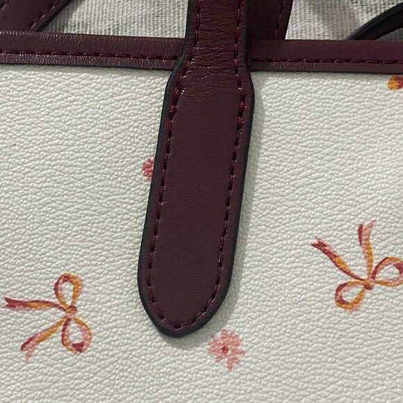 Coach White Tote Bag With Bow Print - Picture 4 of 9